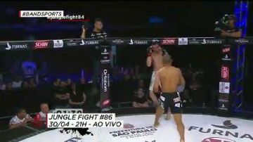 Para Alex Canguru, trocação empolga fãs no MMA