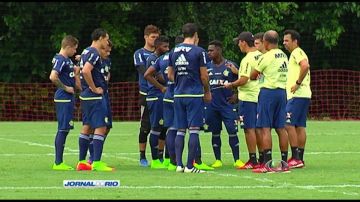Botafogo e Flamengo se enfrentam no Engenhão pelo Carioca