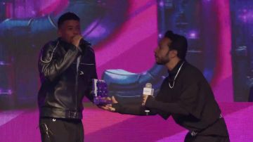 Felipe Amorim canta "Toca o Trompete" no Prêmio Jovem Brasileiro 2025