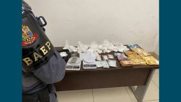 Polícia Militar apreende 671 porções de cocaína em um chão falso em Sumaré