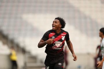 Athletico faz 4 a 0 no Coritiba na final do Paranaense Sub-17