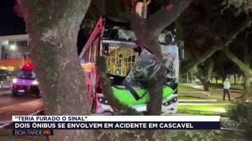 Acidente com dois ônibus em Cascavel, no Paraná