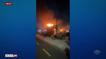 Incêndio destrói casa no Capão da Imbuia, em Curitiba