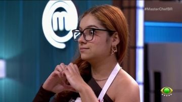 Larissa faz paçoca salgada e peca no excesso de sal