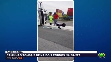 Caminhão tomba e deixa dois feridos na BR-277 em Paranaguá