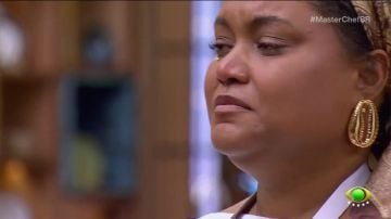 Taís chora ao sentir saudade da família em eliminação do MasterChef