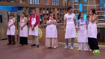 Aline tenta consolar Maria em prova de eliminação do MasterChef